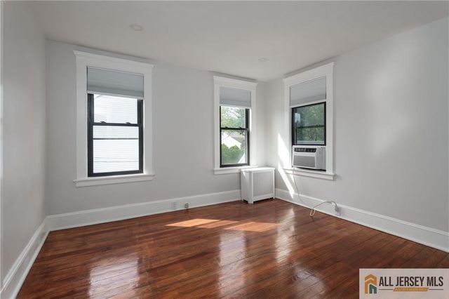 12 Fox Road, Edison, NJ 08817
