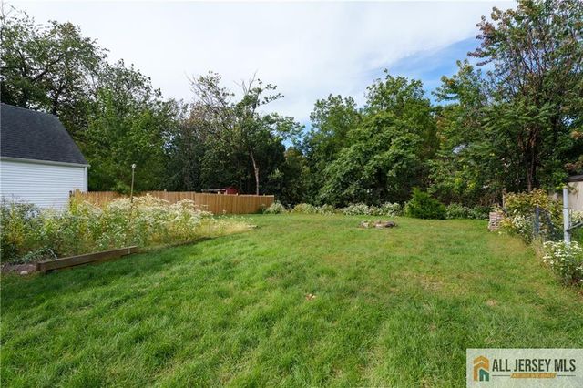 12 Fox Road, Edison, NJ 08817