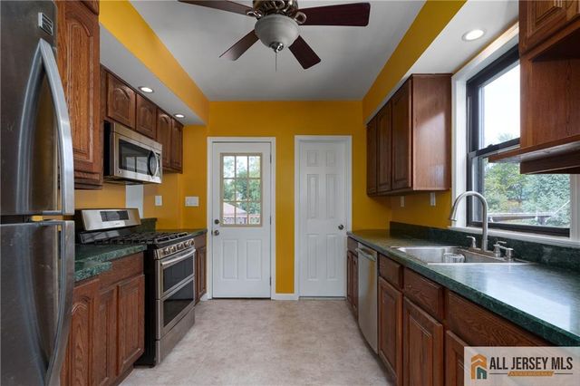 12 Fox Road, Edison, NJ 08817