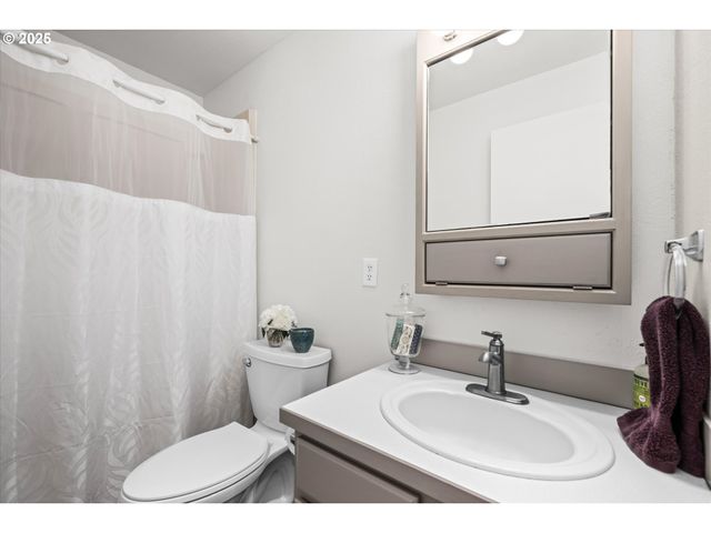 1199 N TERRY St 113, Eugene, OR 97402