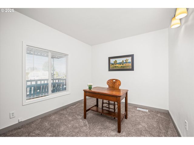 1199 N TERRY St 113, Eugene, OR 97402