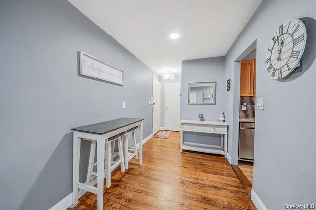 8 Terrace Circle 1G, Great Neck, NY 11021