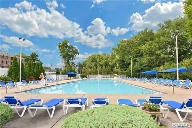 8 Terrace Circle 1G, Great Neck, NY 11021