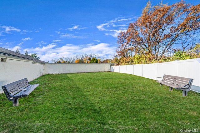 8 Terrace Circle 1G, Great Neck, NY 11021