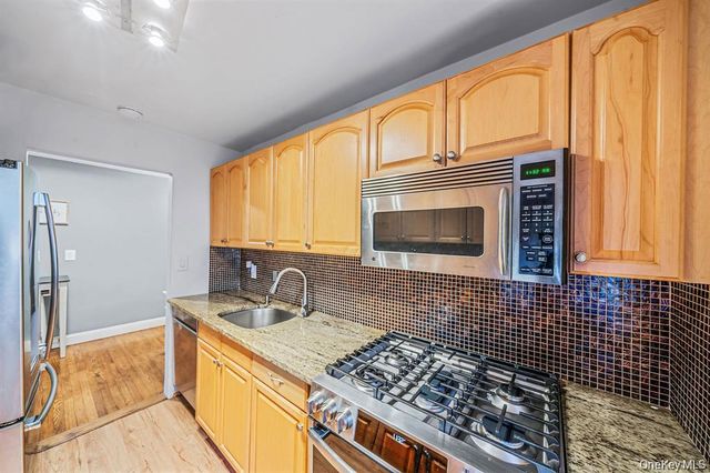 8 Terrace Circle 1G, Great Neck, NY 11021