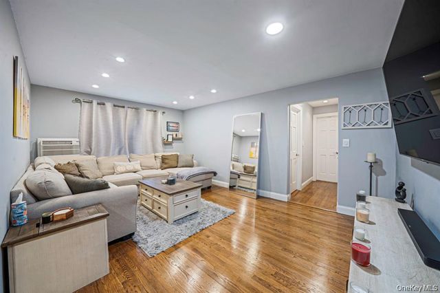 8 Terrace Circle 1G, Great Neck, NY 11021