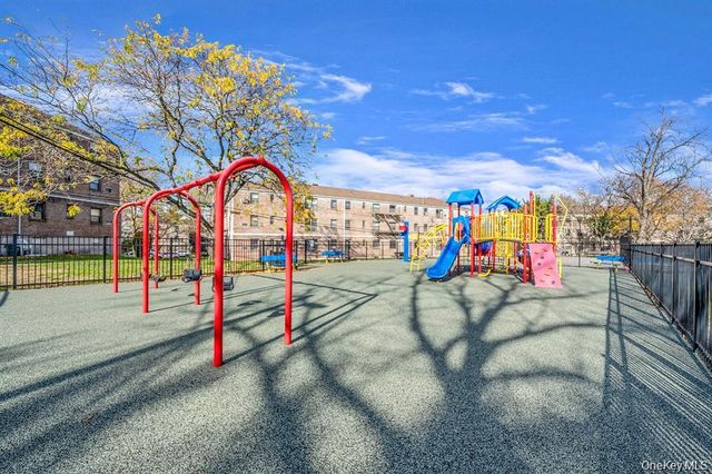 8 Terrace Circle 1G, Great Neck, NY 11021