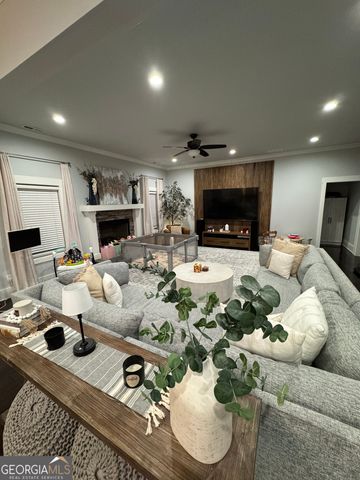 215 Walden Pond Trail, Senoia, GA 30276