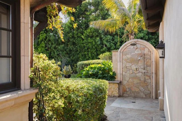 6565 Calle Reina, Rancho Santa Fe, CA 92067