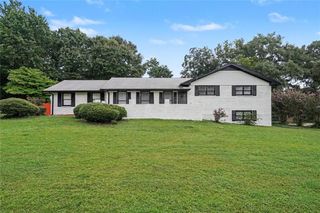 8806 Twin Oaks Drive, Jonesboro, GA 30236