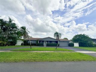 5680 SW 7th St, Plantation, FL 33317