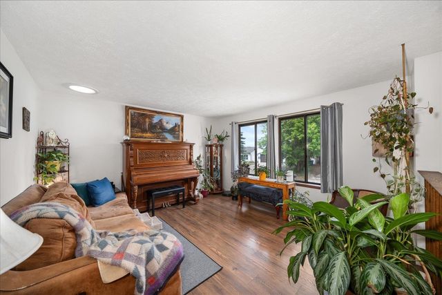 1514 E 4th St, Deer Park, WA 99006