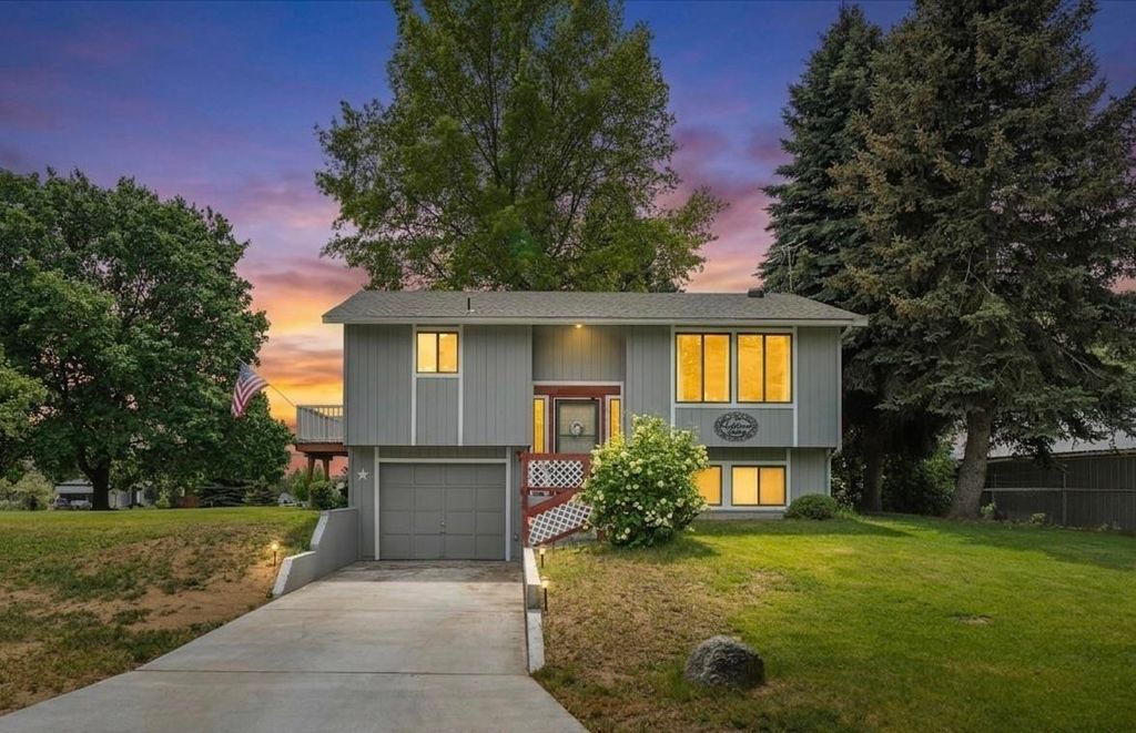 1514 E 4th St, Deer Park, WA 99006