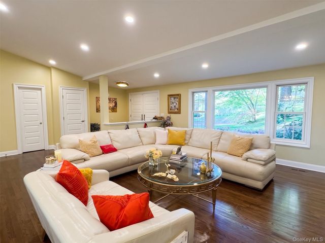 5 Eaton Lane, Scarsdale, NY 10583