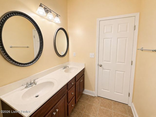 4201 Sunny Crossing Dr, Louisville, KY 40299