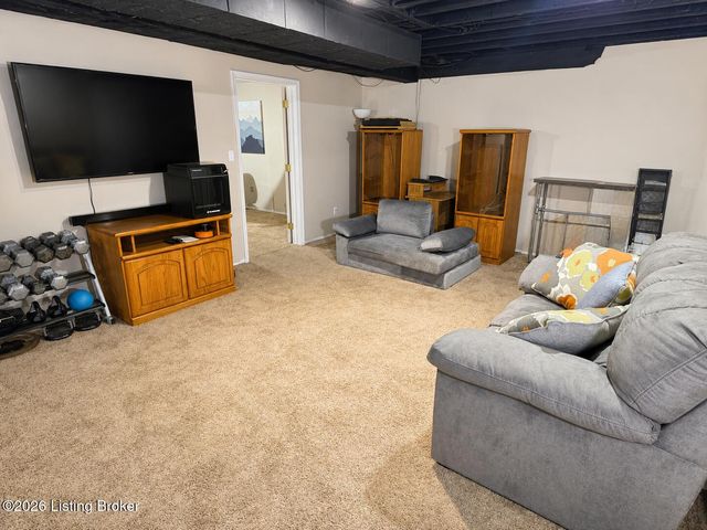 4201 Sunny Crossing Dr, Louisville, KY 40299