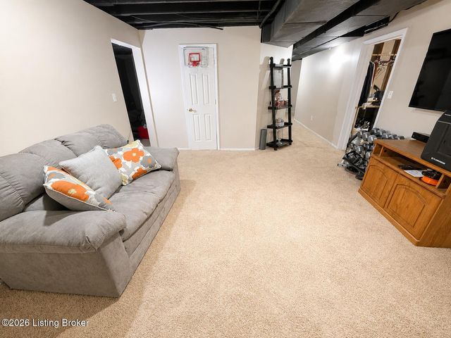 4201 Sunny Crossing Dr, Louisville, KY 40299