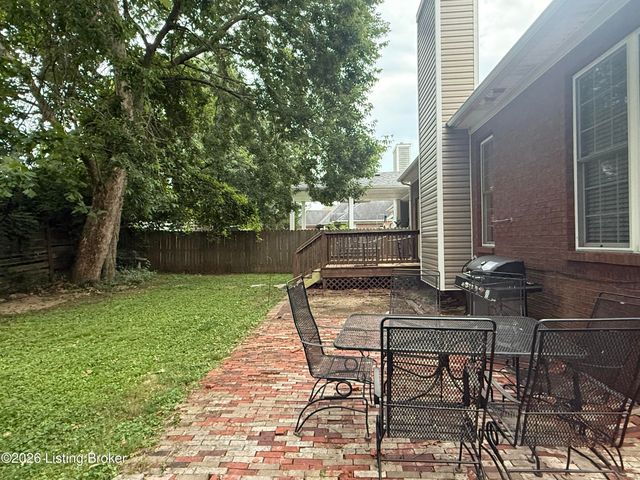 4201 Sunny Crossing Dr, Louisville, KY 40299
