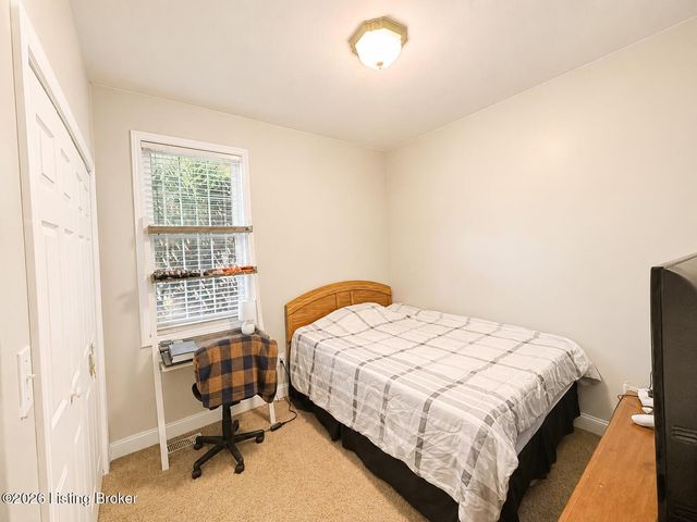 4201 Sunny Crossing Dr, Louisville, KY 40299