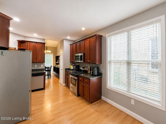 4201 Sunny Crossing Dr, Louisville, KY 40299