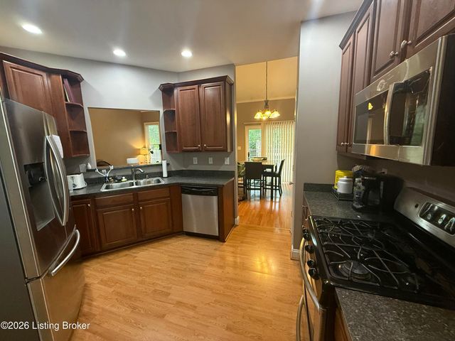 4201 Sunny Crossing Dr, Louisville, KY 40299