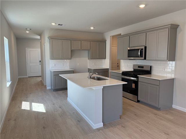 894 Kickapoo Lane, College Station, TX 77845