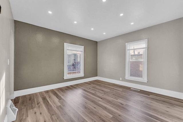 1130 S Memorial DRIVE, Racine, WI 53403