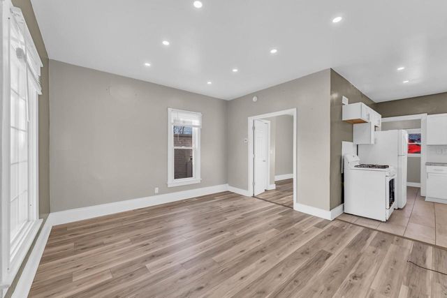 1130 S Memorial DRIVE, Racine, WI 53403