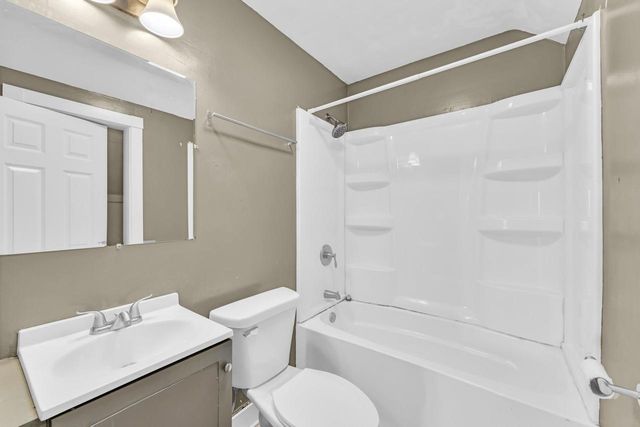 1130 S Memorial DRIVE, Racine, WI 53403