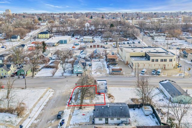 1130 S Memorial DRIVE, Racine, WI 53403