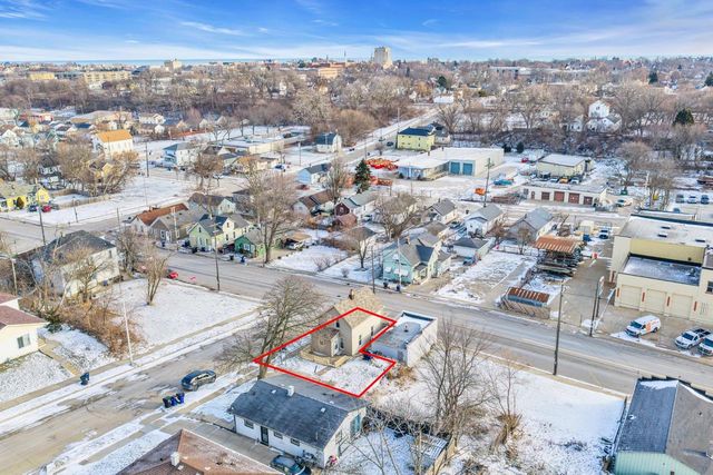 1130 S Memorial DRIVE, Racine, WI 53403