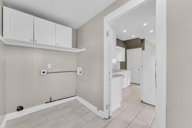 1130 S Memorial DRIVE, Racine, WI 53403