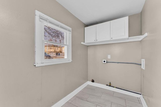 1130 S Memorial DRIVE, Racine, WI 53403