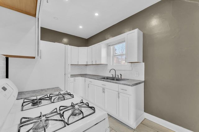 1130 S Memorial DRIVE, Racine, WI 53403