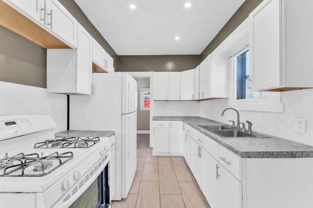 1130 S Memorial DRIVE, Racine, WI 53403