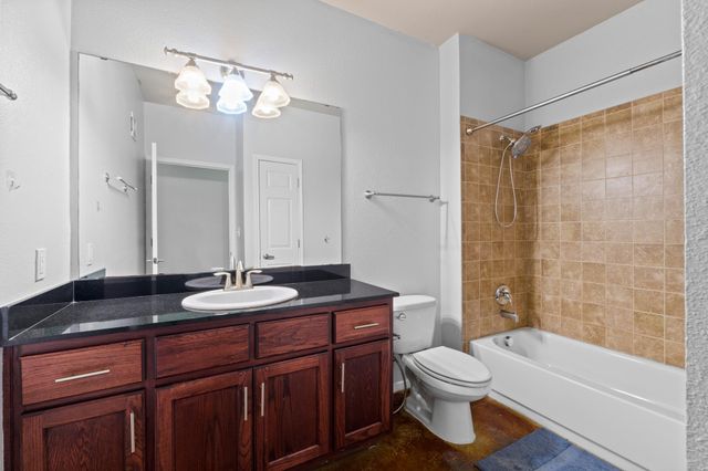 910 W 25th ST 209, Austin, TX 78705