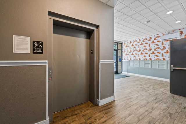 910 W 25th ST 209, Austin, TX 78705