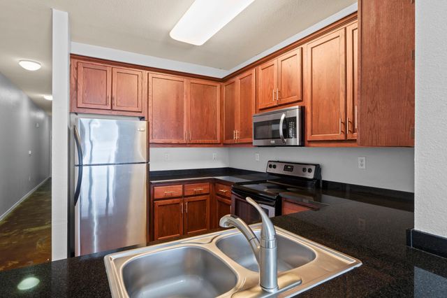 910 W 25th ST 209, Austin, TX 78705
