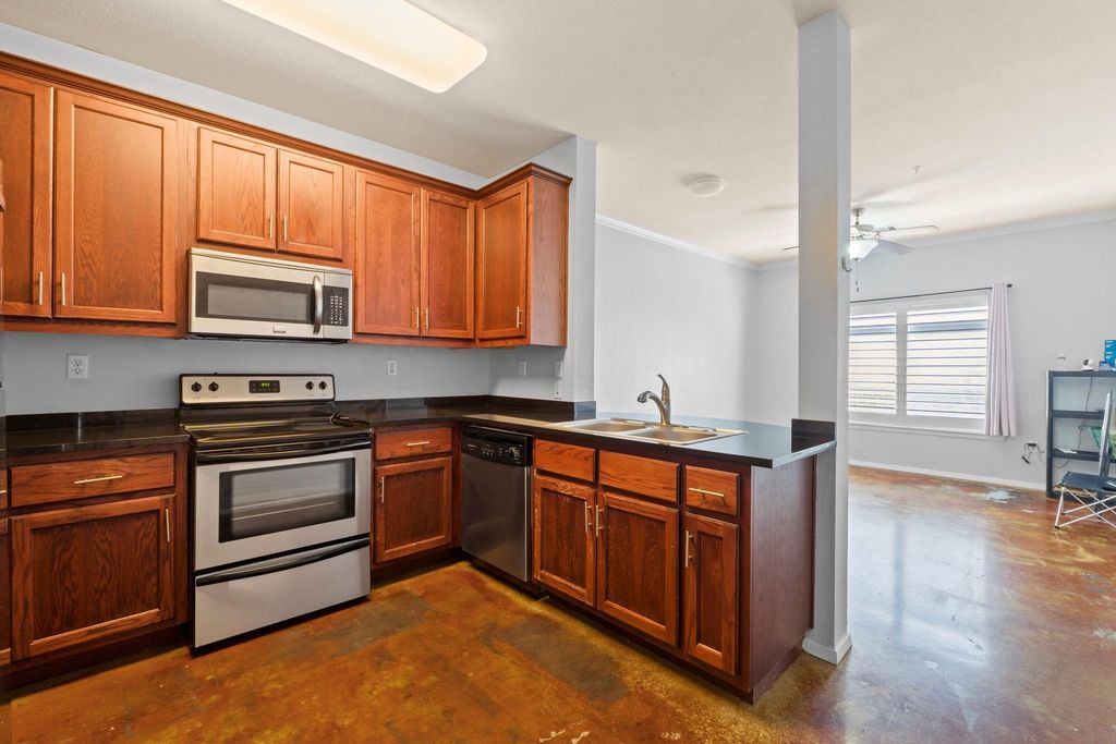 910 W 25th ST 209, Austin, TX 78705