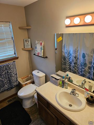 4460 SE Pennsylvania AVE, Topeka, KS 66609