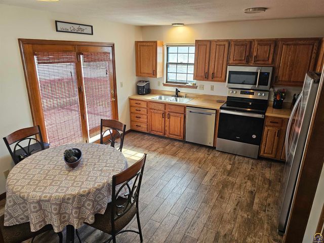 4460 SE Pennsylvania AVE, Topeka, KS 66609