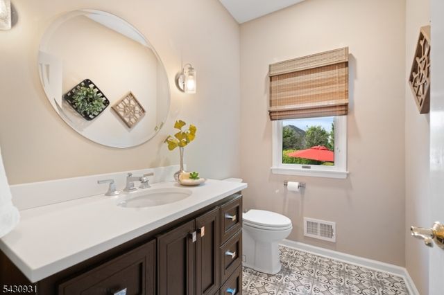 2 Smith Ct, Hillsborough Twp., NJ 08844