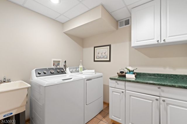 2 Smith Ct, Hillsborough Twp., NJ 08844