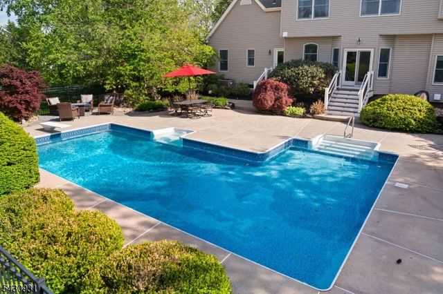 2 Smith Ct, Hillsborough Twp., NJ 08844