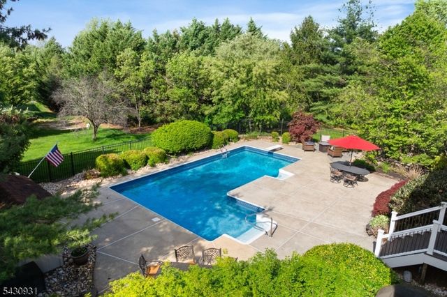 2 Smith Ct, Hillsborough Twp., NJ 08844