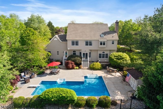 2 Smith Ct, Hillsborough Twp., NJ 08844