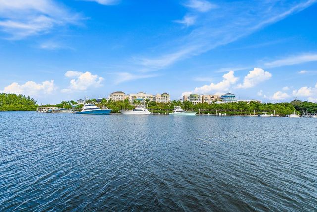 111 Fishermans Way, Jupiter, FL 33477