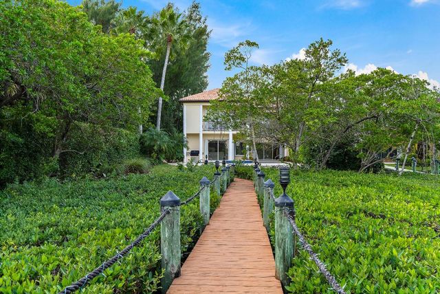 111 Fishermans Way, Jupiter, FL 33477