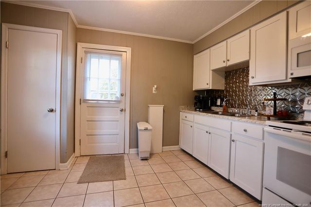 948 Pinebluff Lake Road, Aberdeen, NC 28315