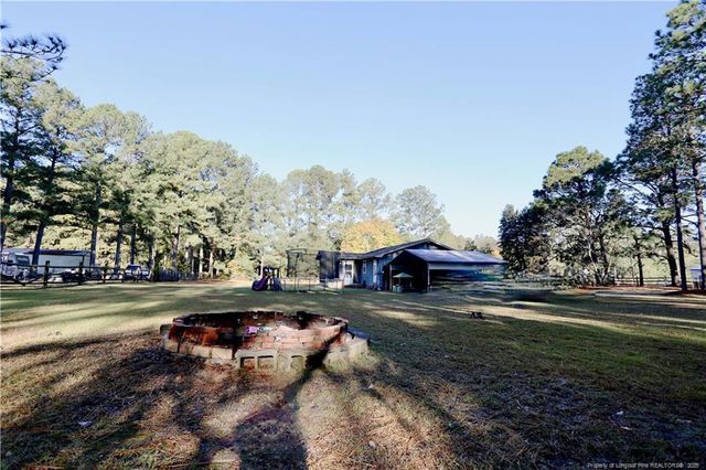948 Pinebluff Lake Road, Aberdeen, NC 28315